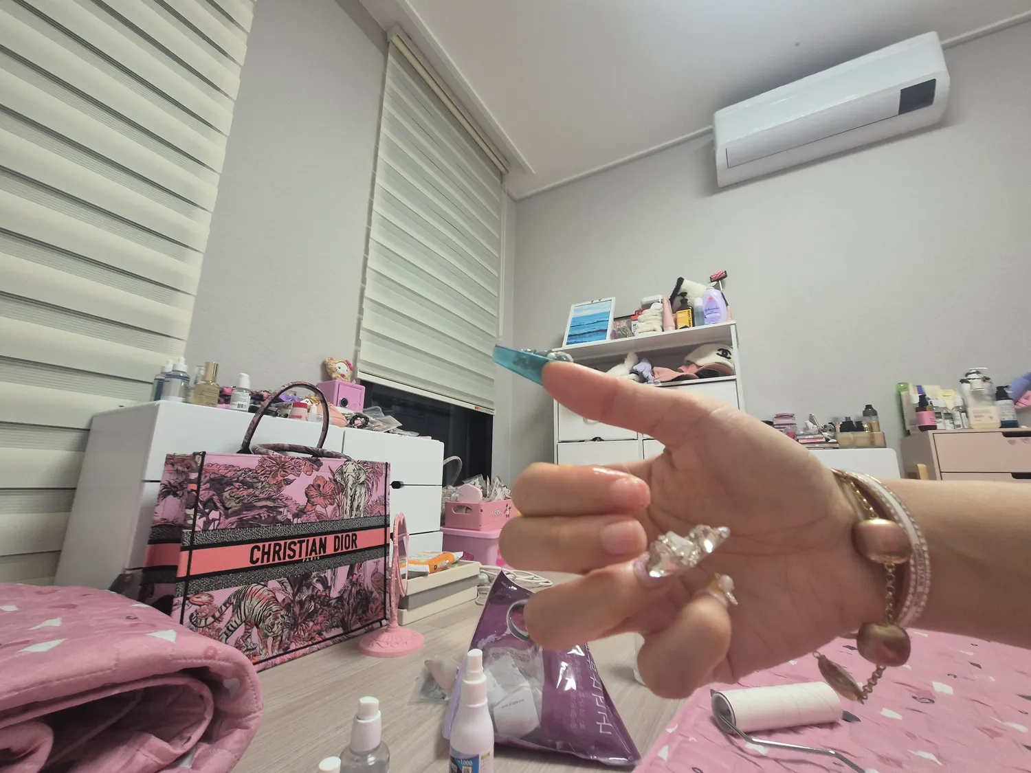 네일팁 붙이고 뗄때 손톱이다뜯기는데 혐 미방3
