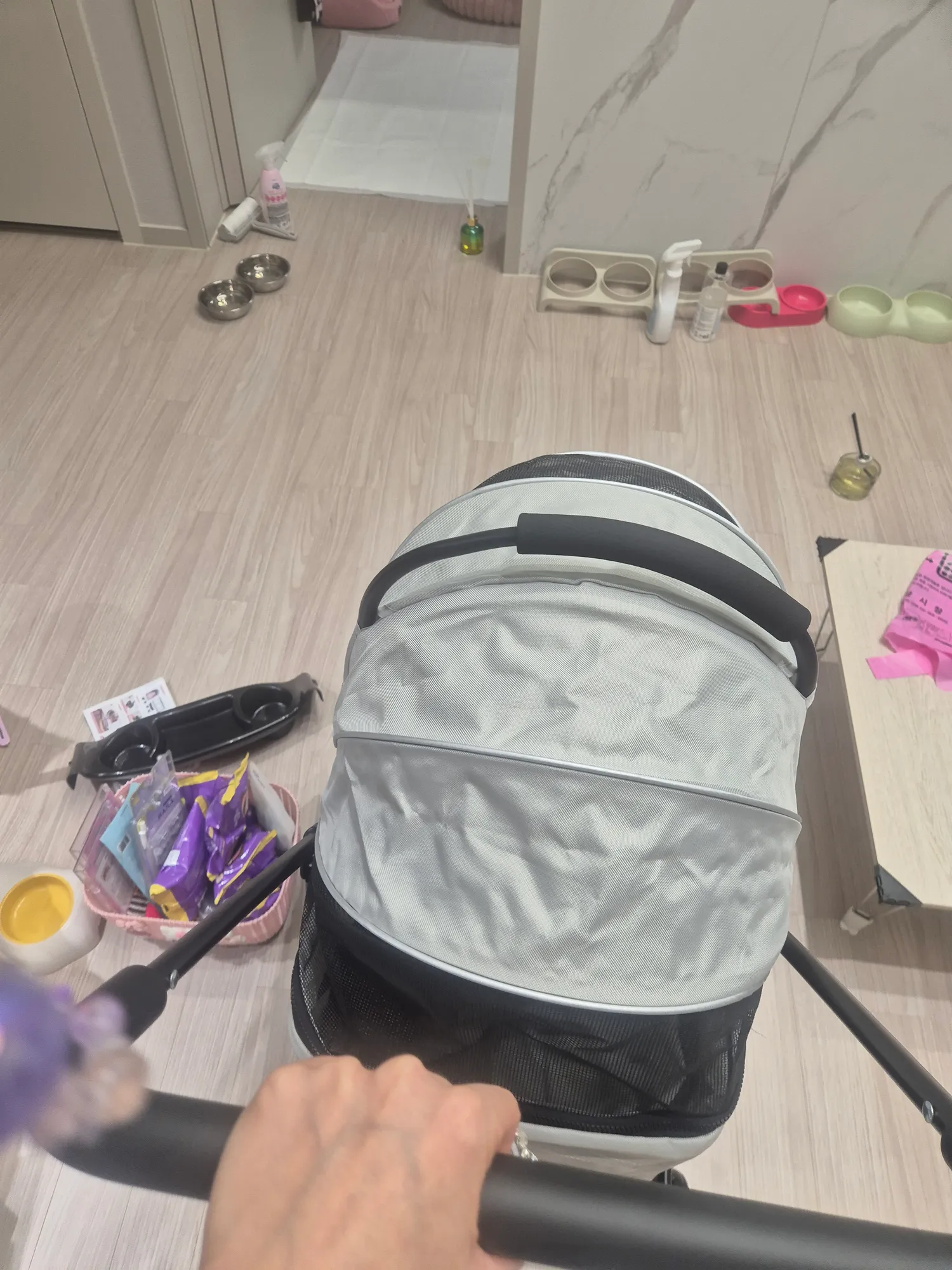 아 나 유모차 길에서자빠질거같다 내가조립해서3