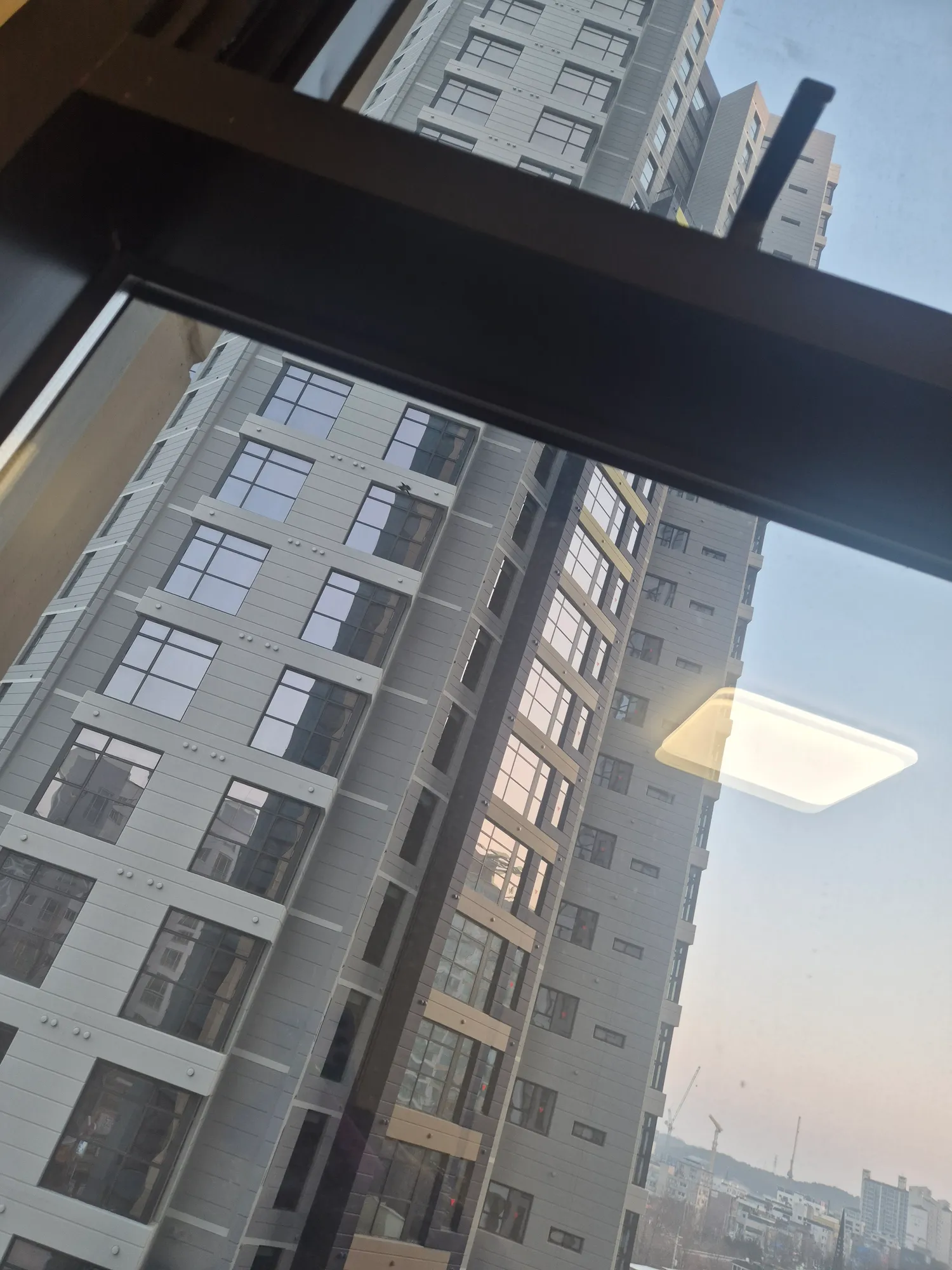 여기아파텔인데 건설사 부도나서 유령됨