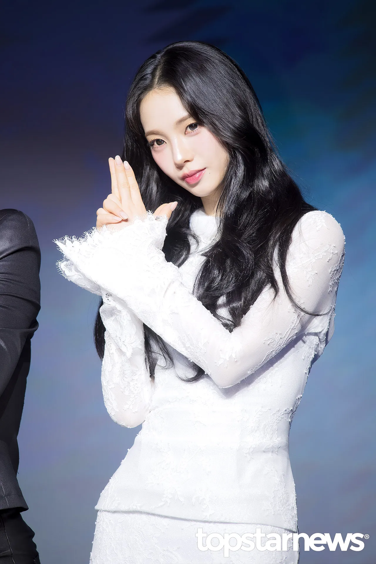 카리나 보는데 진짜 화이트 잘 받는다..
