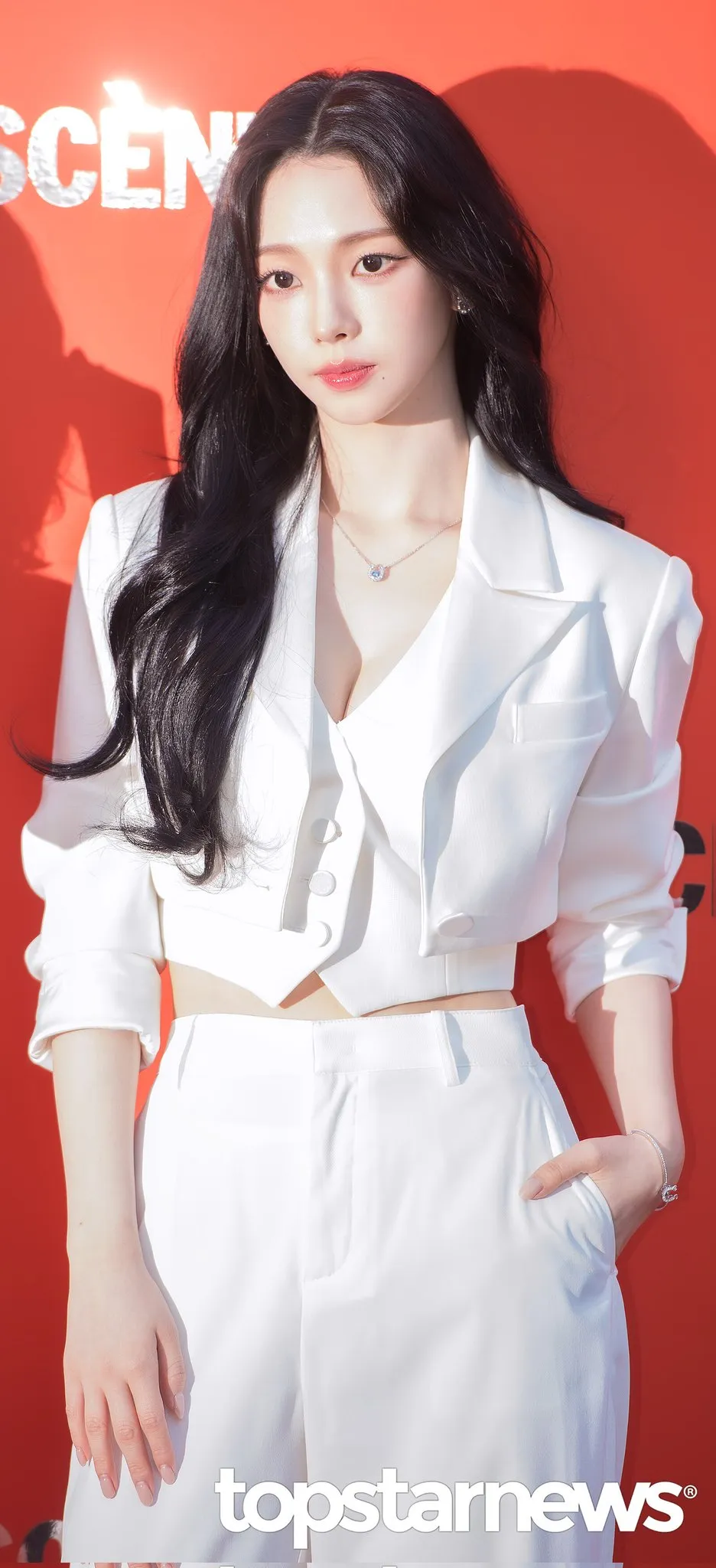 카리나 보는데 진짜 화이트 잘 받는다..4