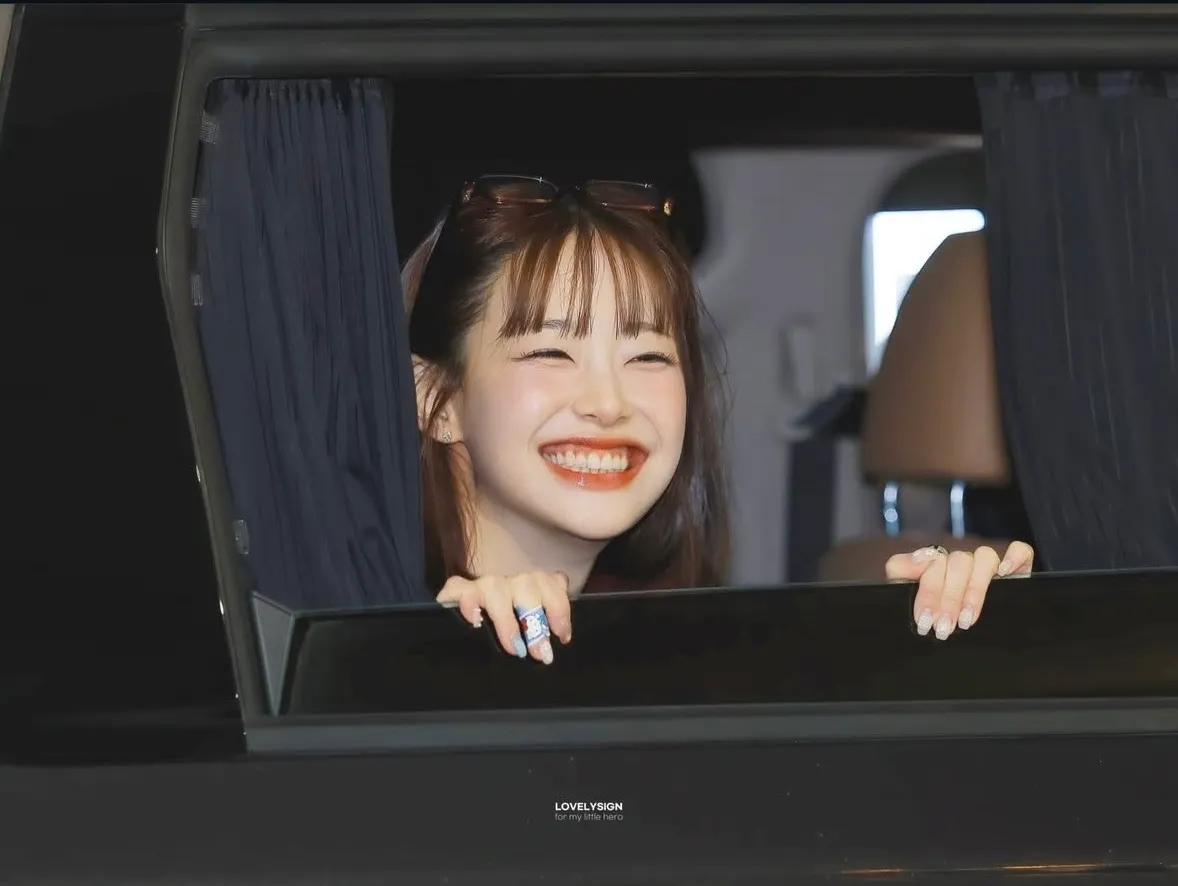 웃을때 입모양