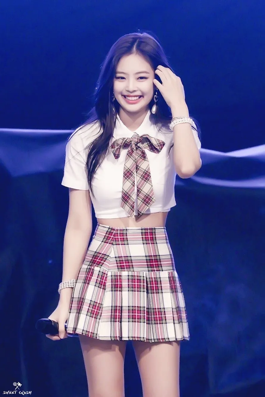 웃을때 입모양2