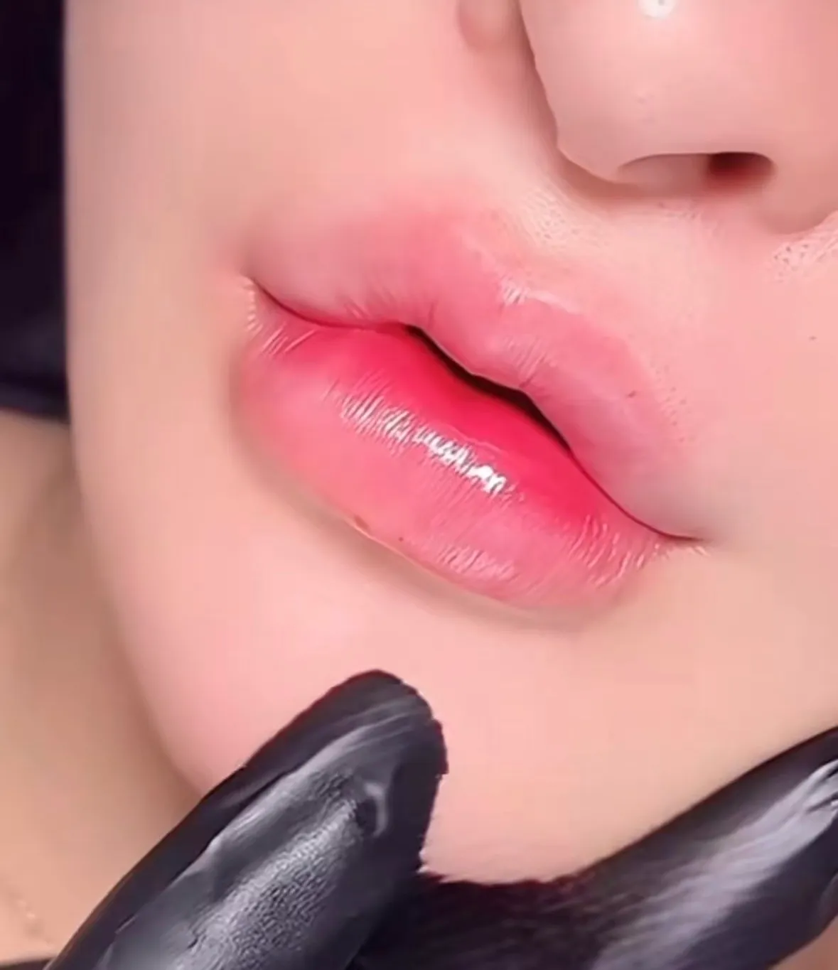 이런 입술