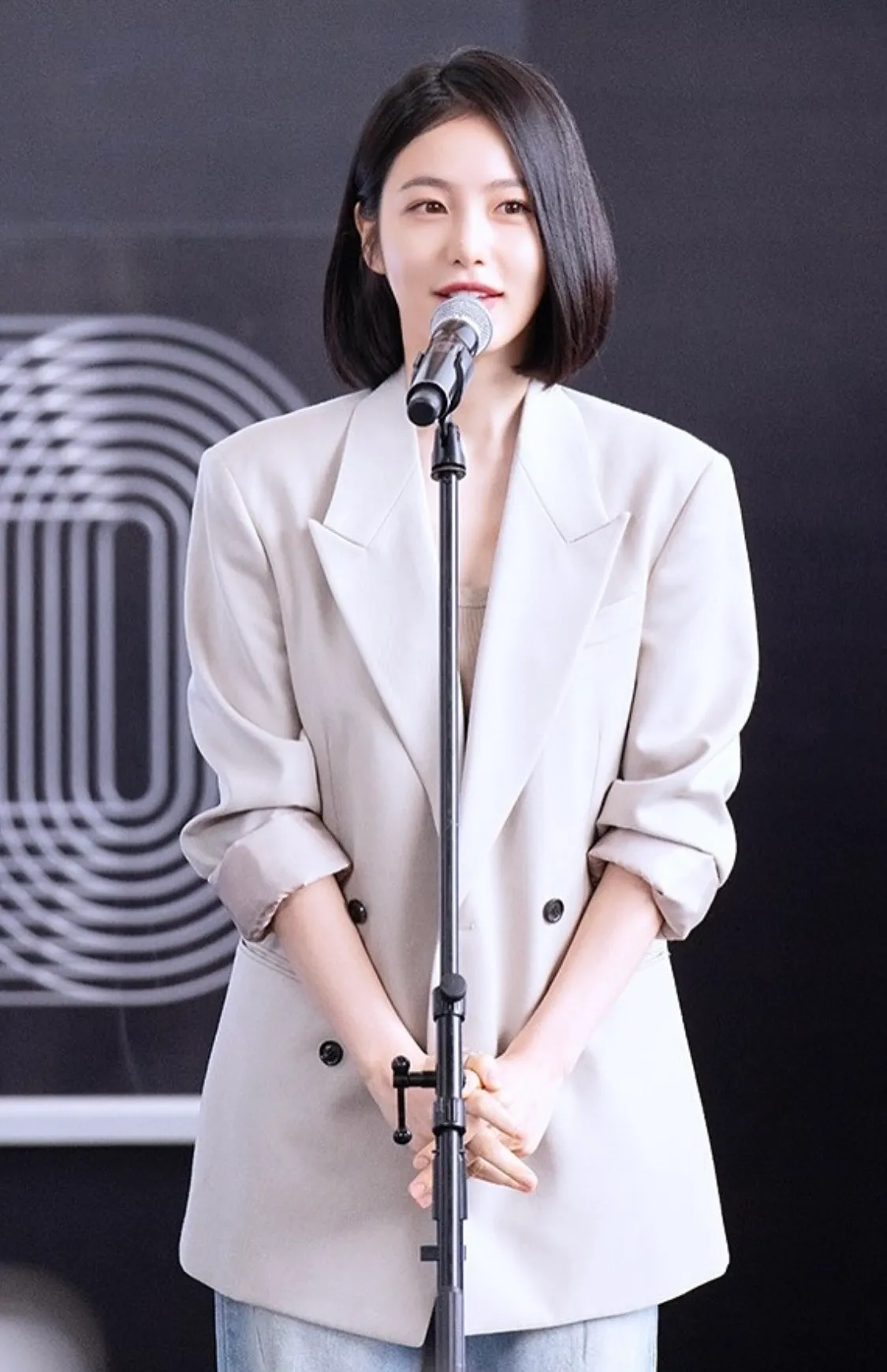 깨끗 화려민삘 갑은 신예은인듯