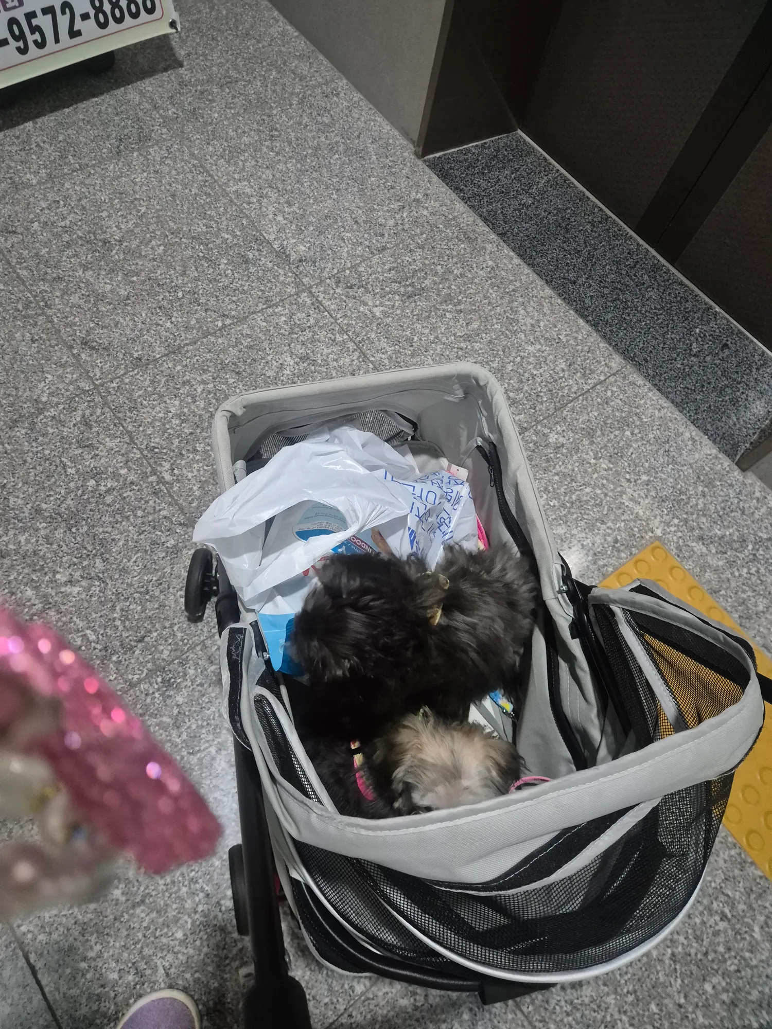 밖에너뭇춥다