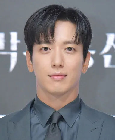정용화vs윤두준 댓글