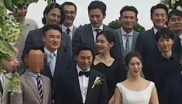 아랍상커플은 처음본다....이상해
