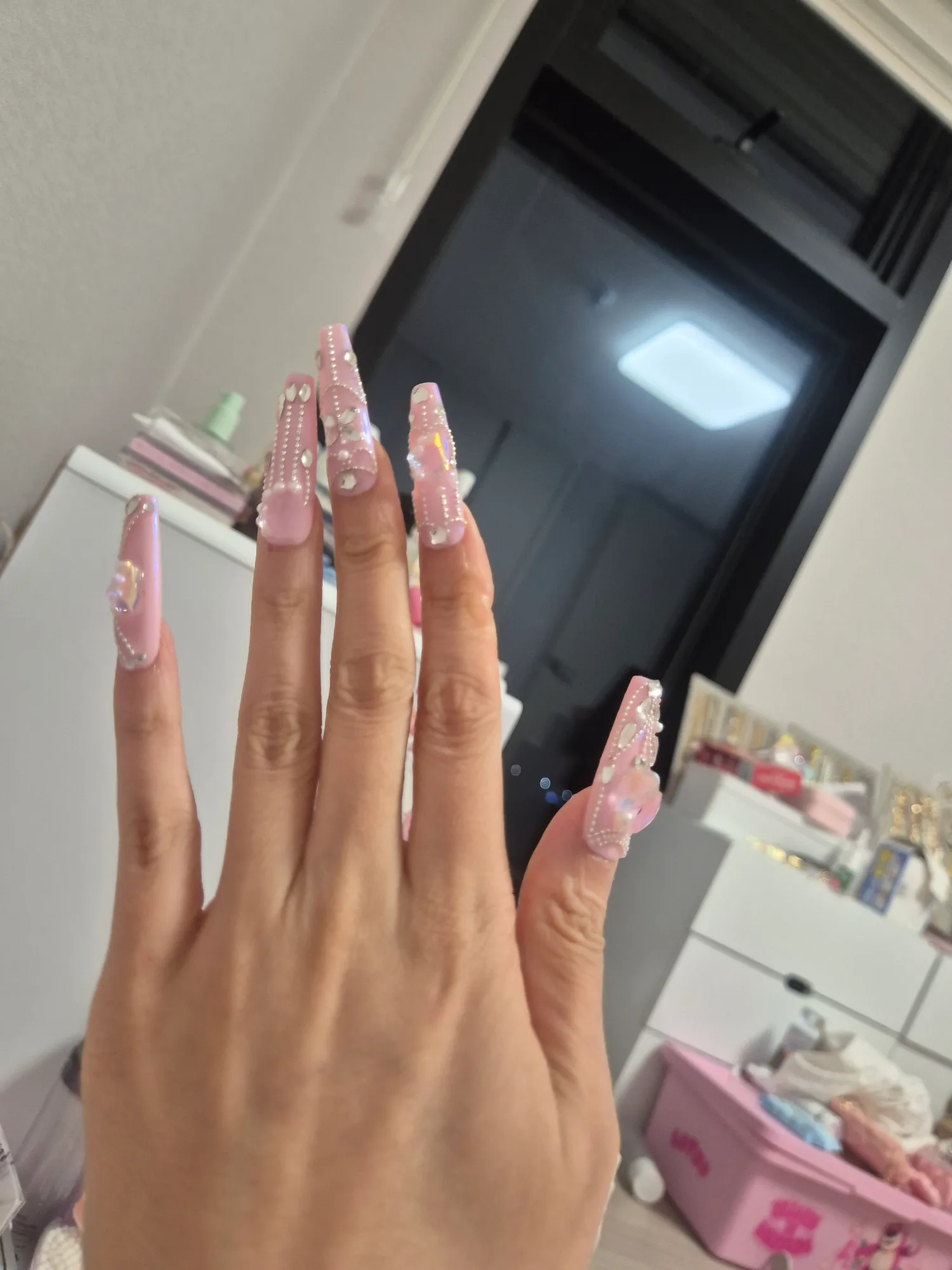 와 내손톱팁 붙인거 개예쁘죠 차이봐