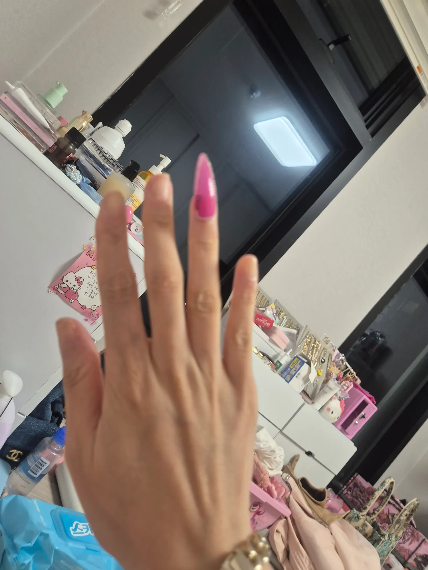 와 내손톱팁 붙인거 개예쁘죠 차이봐2