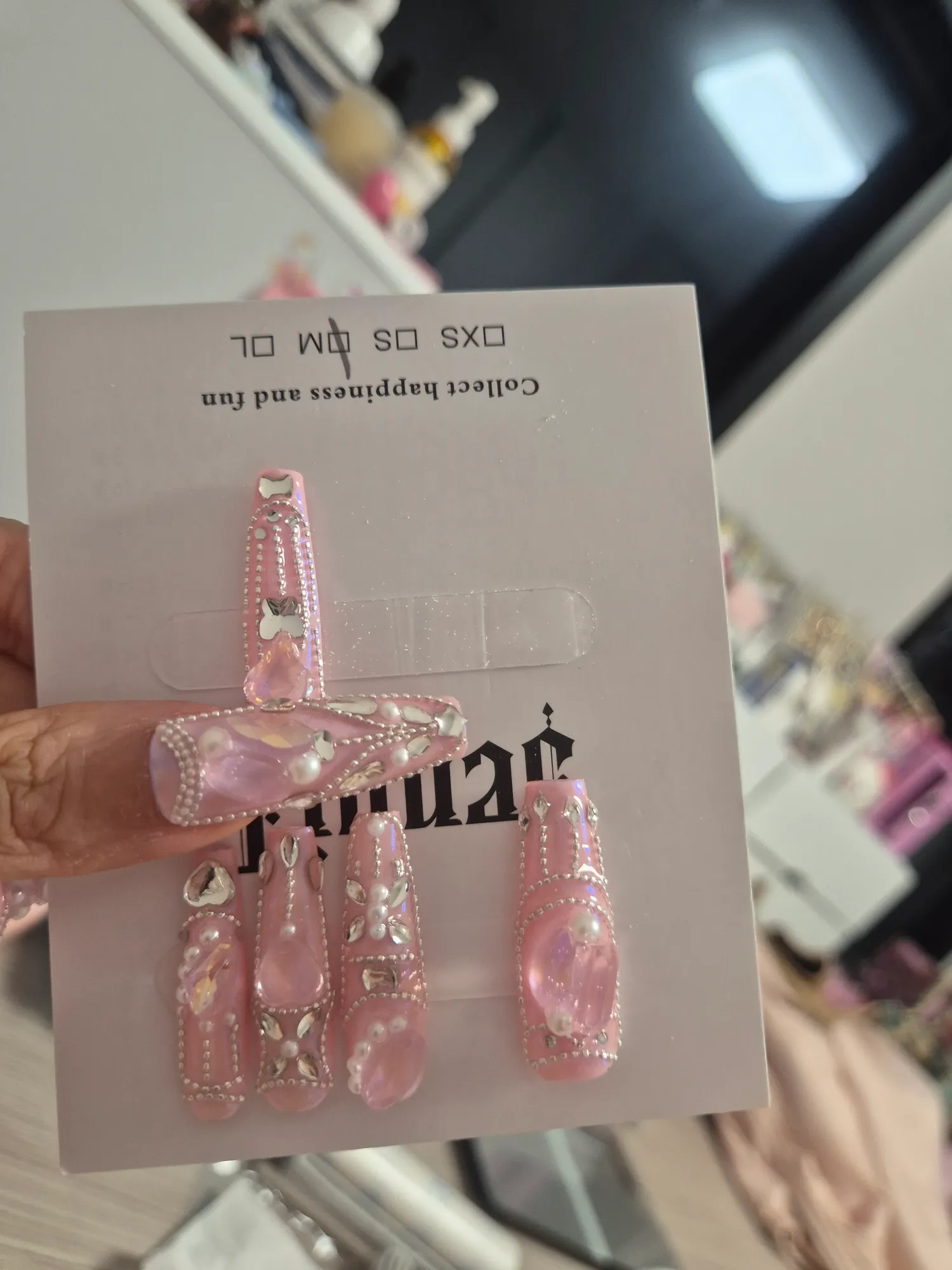 와 내손톱팁 붙인거 개예쁘죠 차이봐3