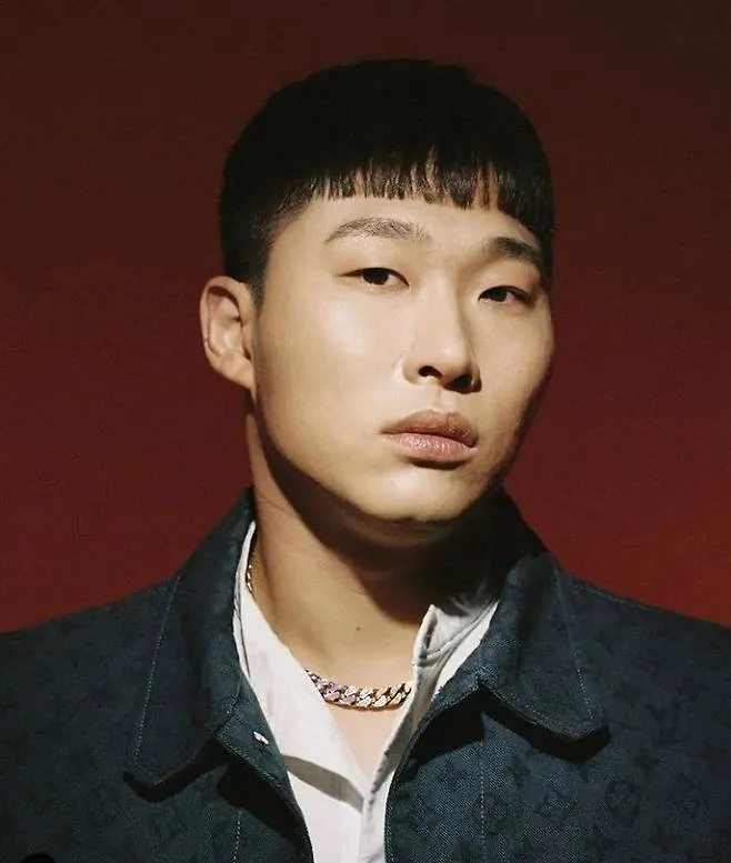 비슷하게생겻는데 한놈은개꼴리게생겨보이고2