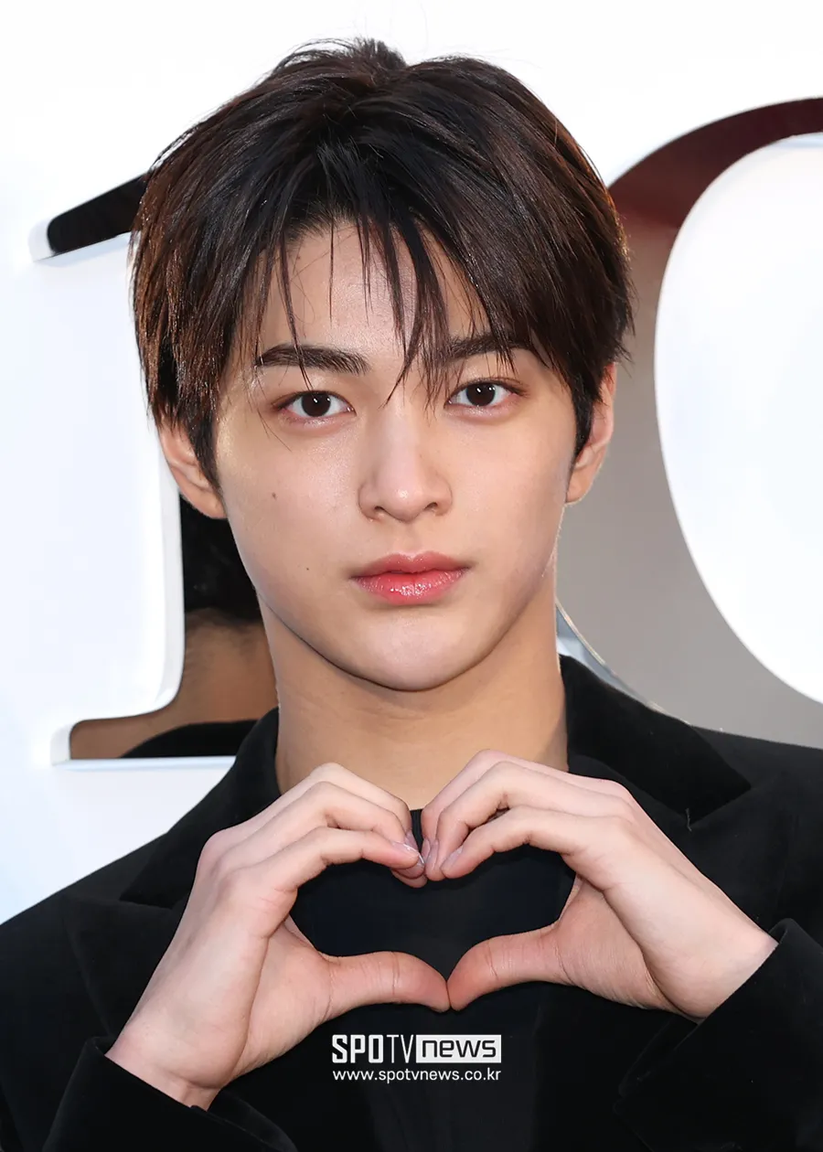 신유랑 건호 날개로 앉히고싶어요2