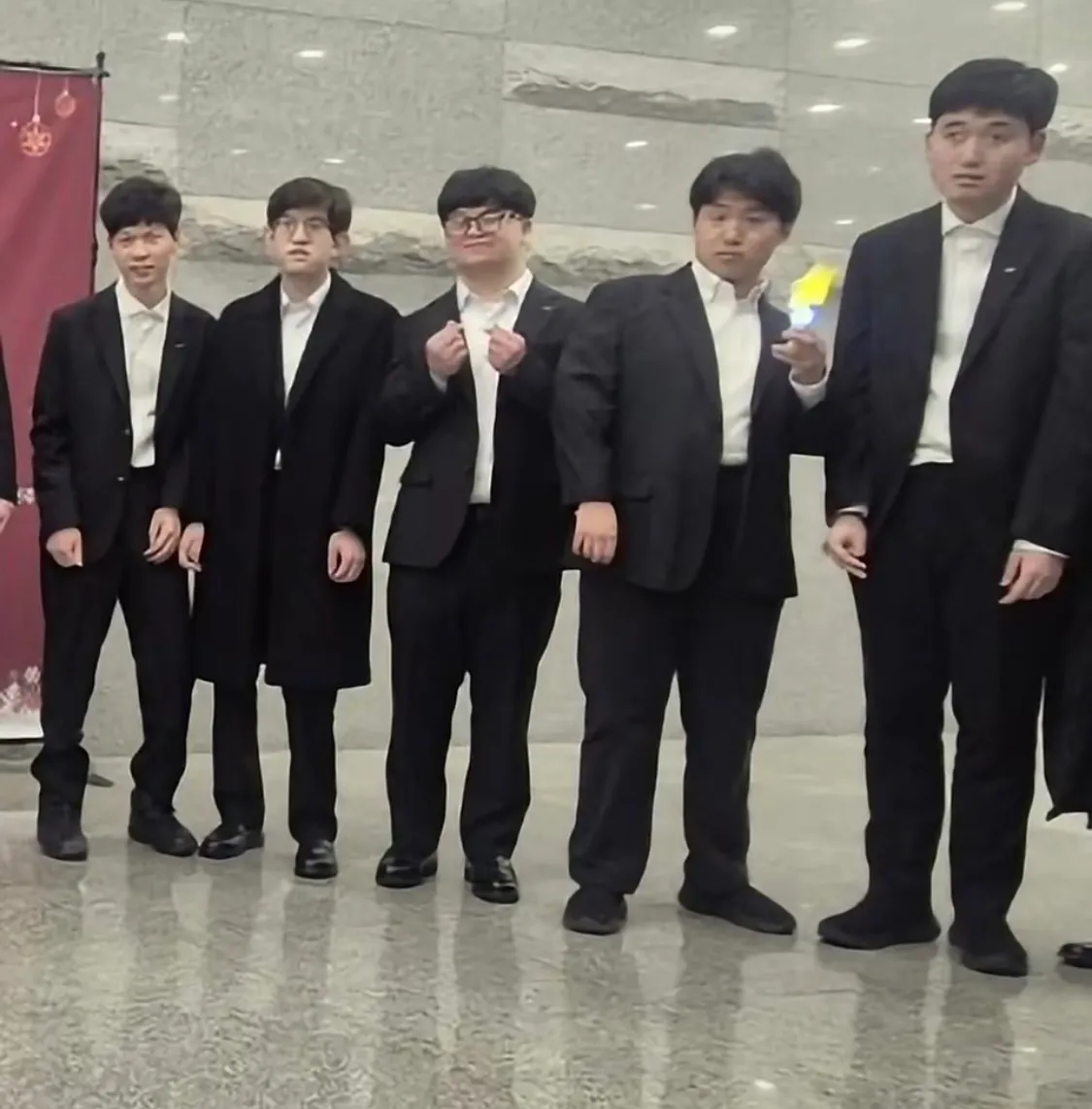 팁 안나오는 1부 단체방같다