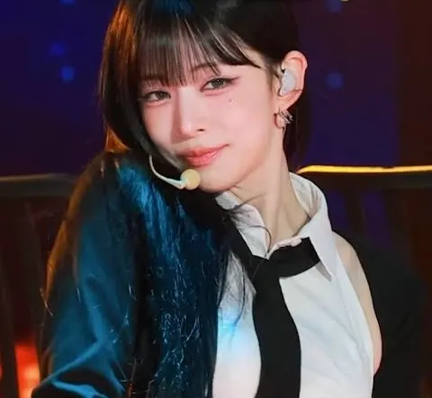 프미나 이채영이 젤 이쁜거같으면