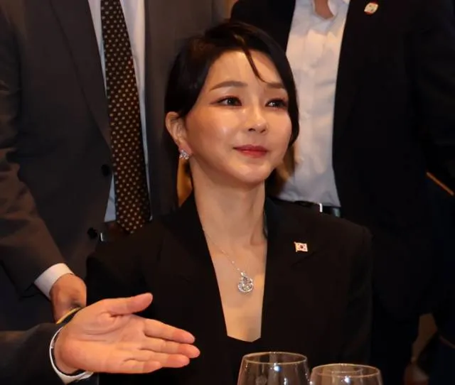 김건희 반클리프목걸이 진짜이뻐요2