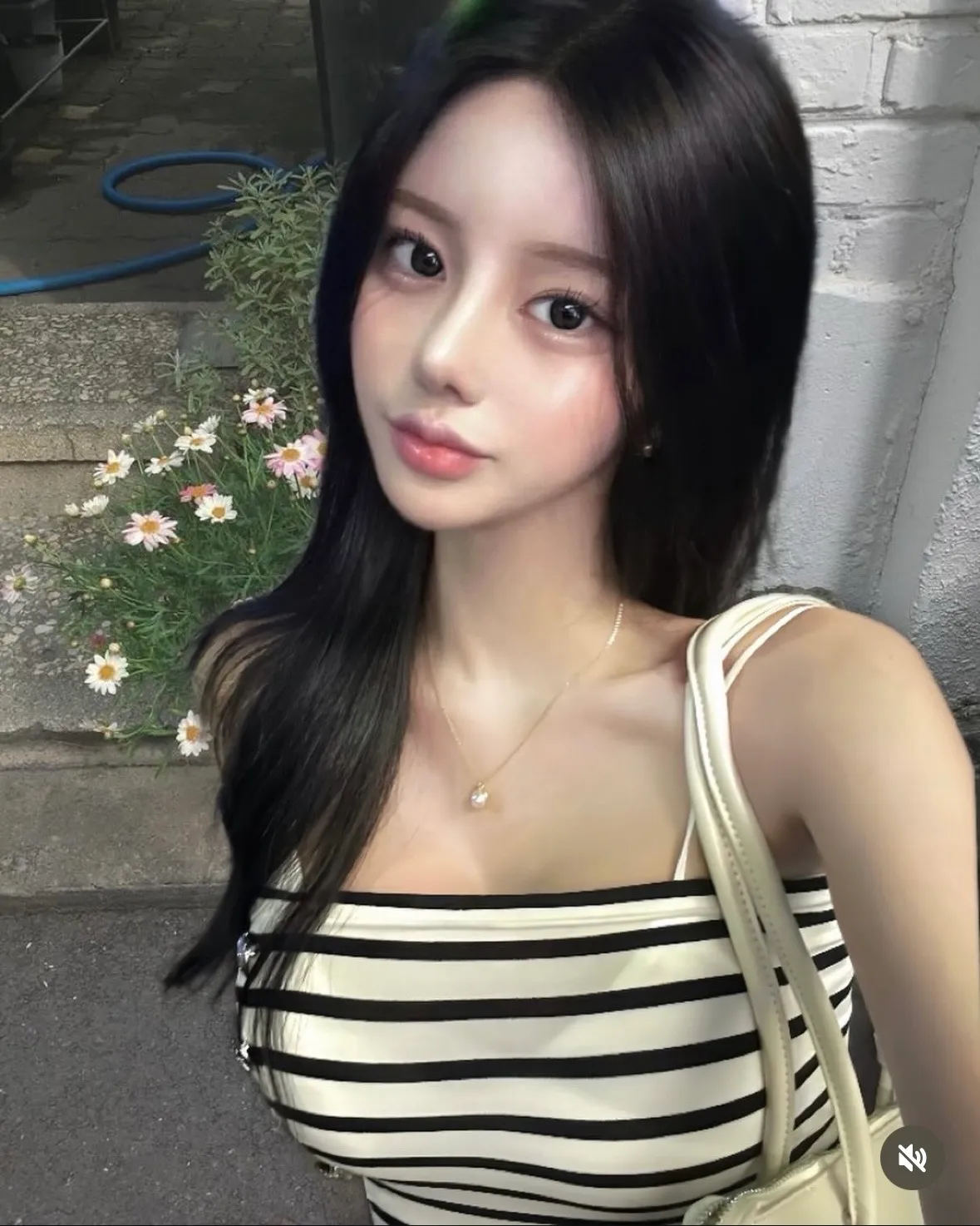 진짜 둘이 똑같이생겼다 ㅋㅋ