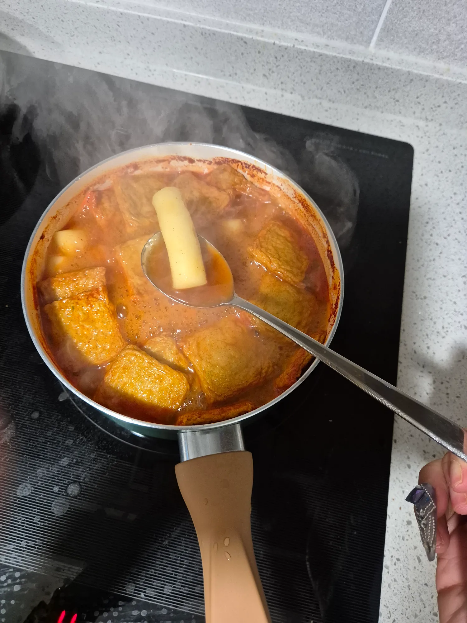 떡복이끓이는중~