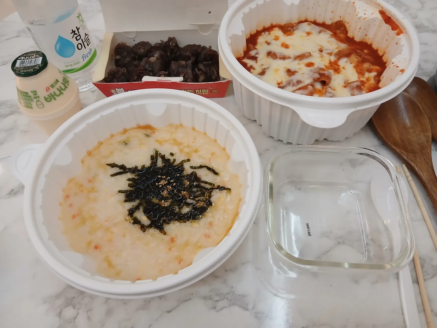 엽떡에 소주 낋여왔어요.