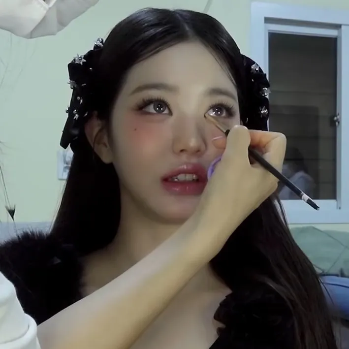 장원영 입술 얇은게 더 예쁘지 않아요?2