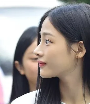 코 제일예쁜 여자연예인 누구라고 생각해오? 댓글