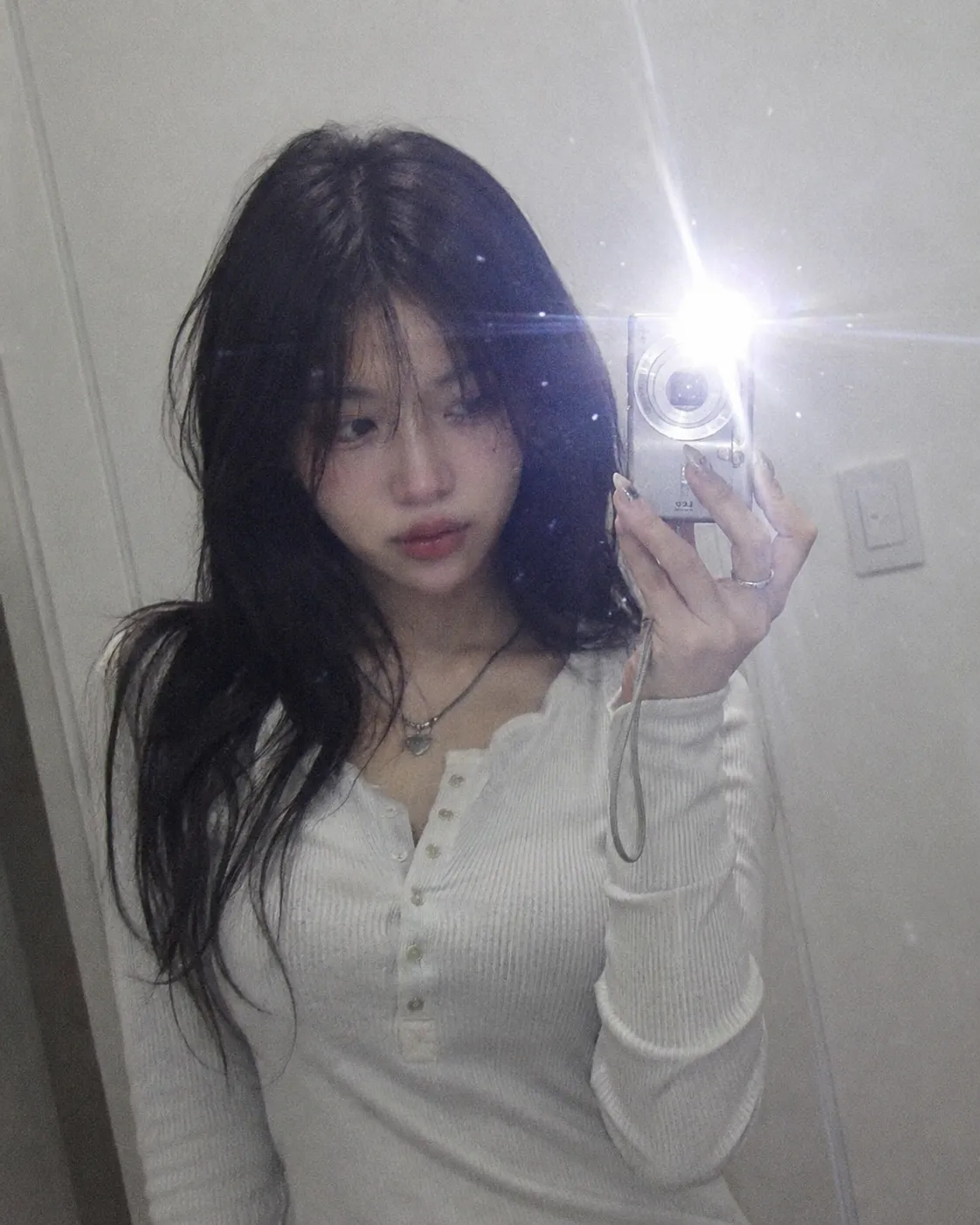 거울셀카 프롬포트,, 댓글 2