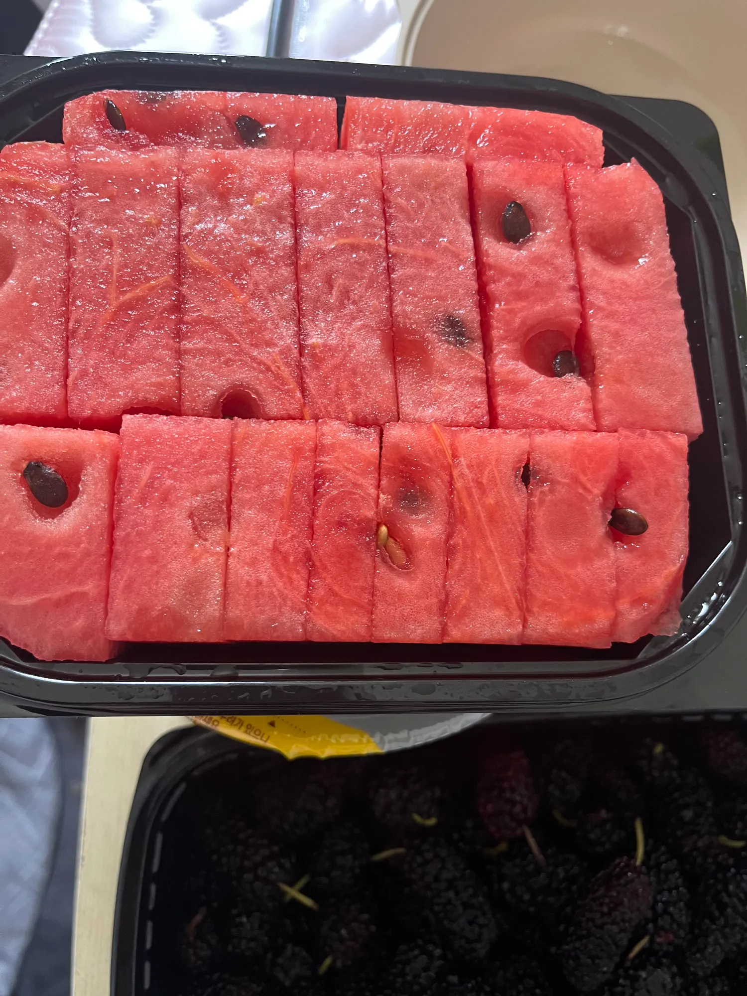 오늘 시장에서 수박 한팩샀어요~^^