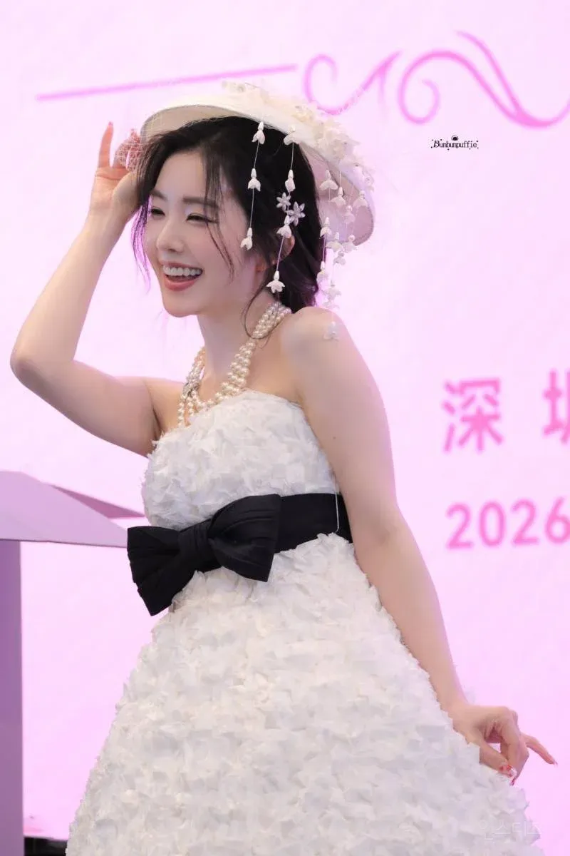 ㅇㅇㄹ은 그지 옷을 입어도 예쁘구나