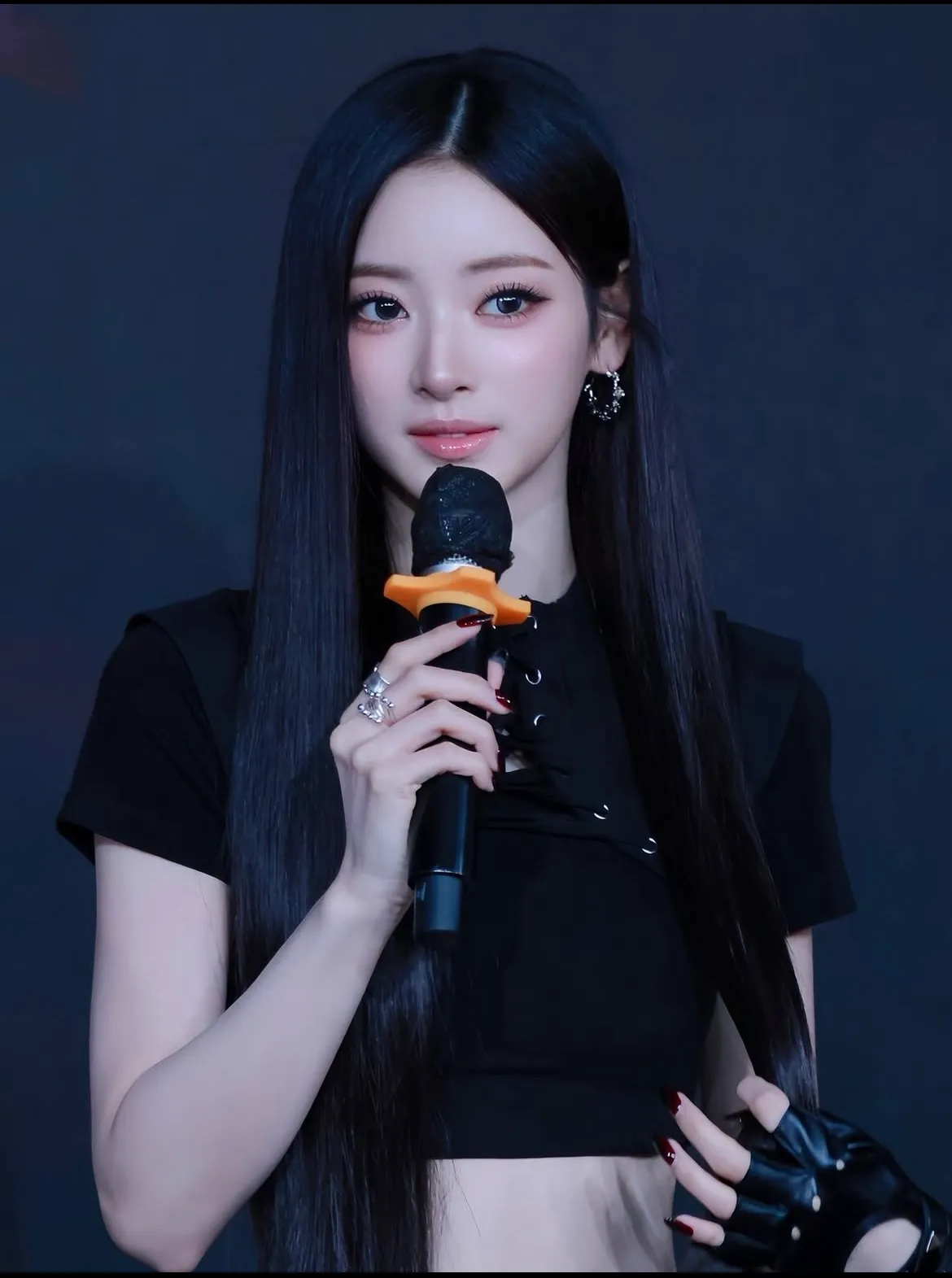 안나때매 흑발하고 싶어짐