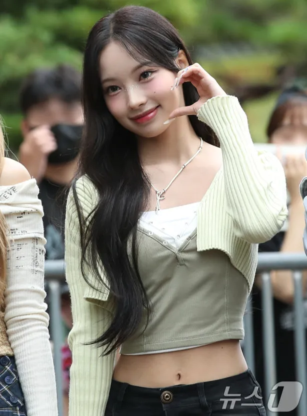 헤이즈 , 우정잉 , 리센느 원이 닮았다고 듣는데3