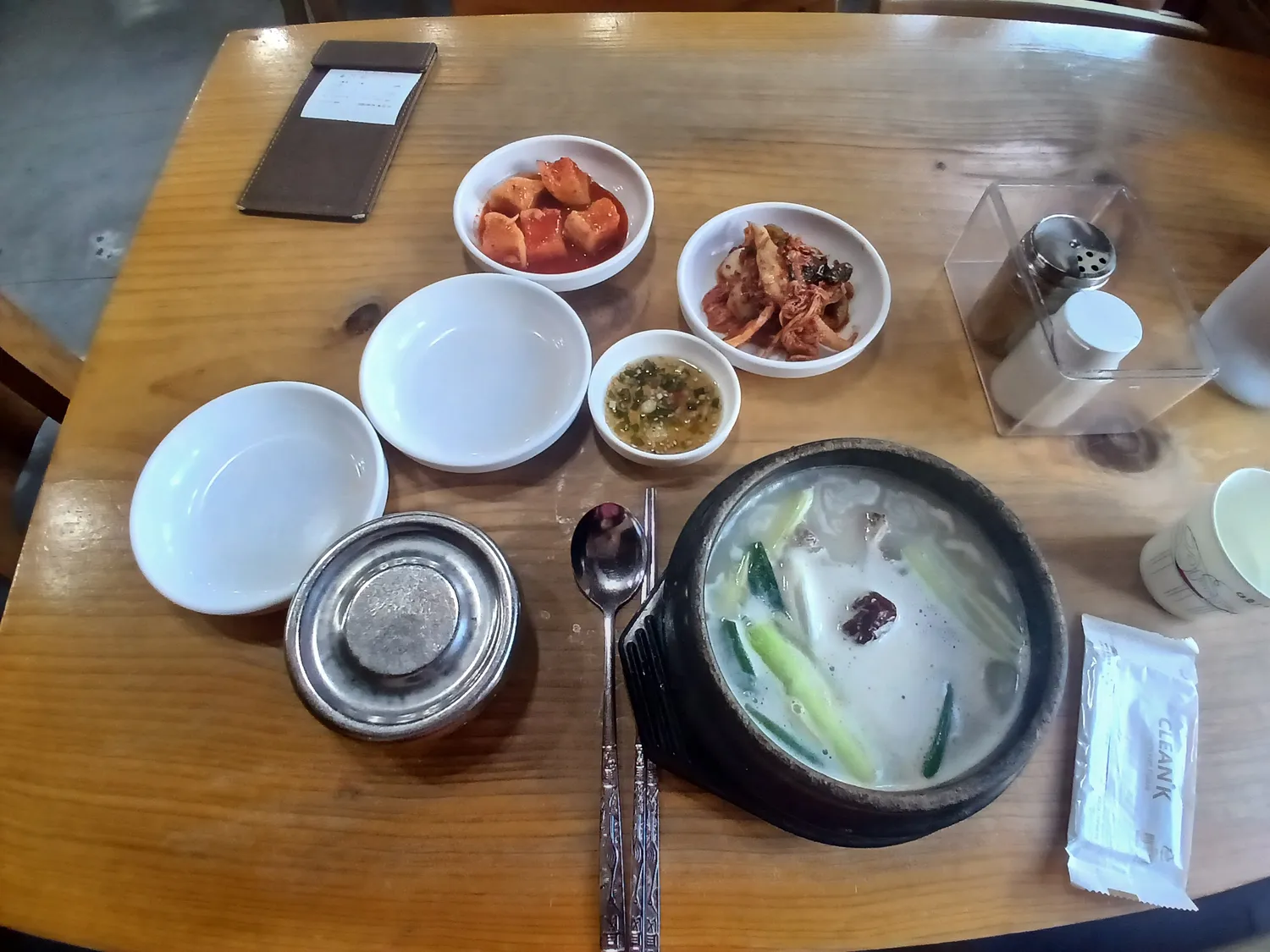 해장하러 꼬리곰탕 먹네요