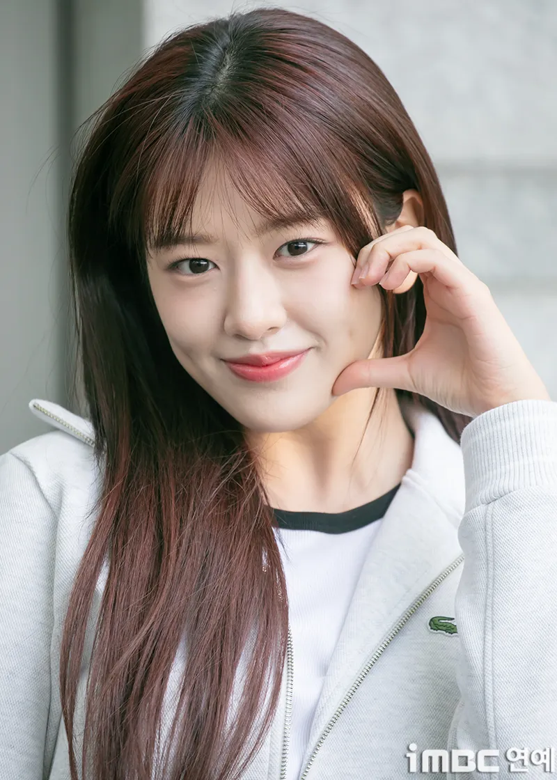 예쁜데 평범한 느낌인 얼굴은 이유가 멀까요? (사진 OOO)4