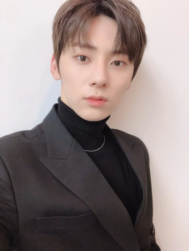 박서준이랑 황민현 좀 닮지않았어요??