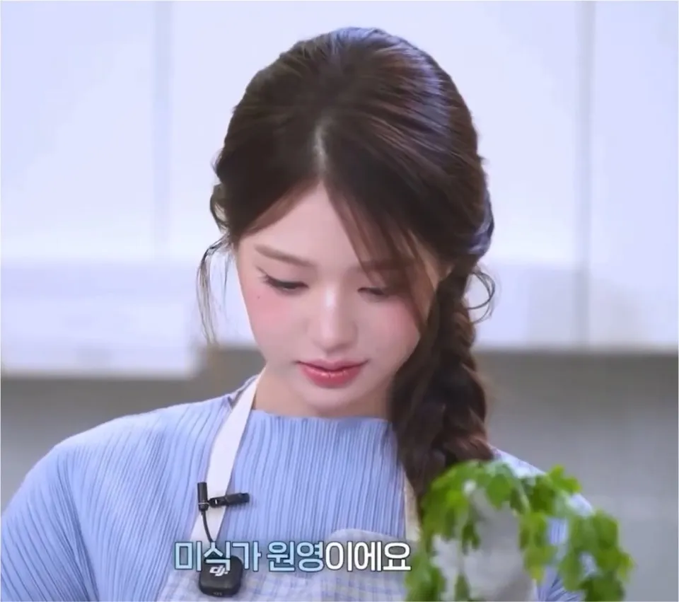 아니 장원영은