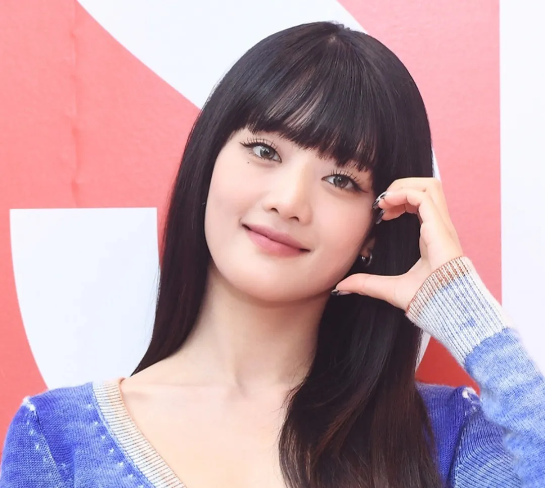 언니들 저 딱 테무산 민니 얼굴인데 성형 뭐할까요2