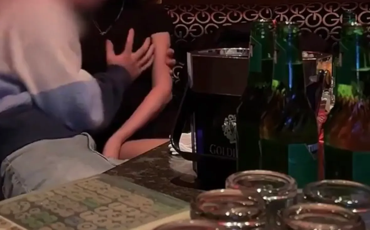여기 사라 아니에여...?