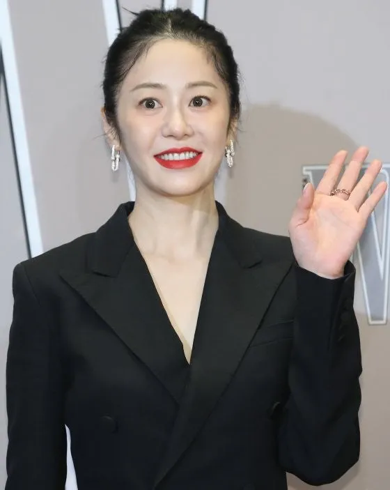 존예들은 머리풀른것도 올빽도 존나다이뿜4