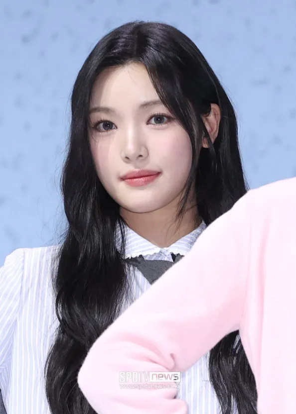 요즘 아이돌들 이마 다 약간 좁지않아요? 댓글