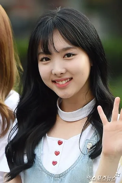 ㅉㅉ 이렇게 생긴 수위조 한 명씩은 있었던 듯. 댓글 2