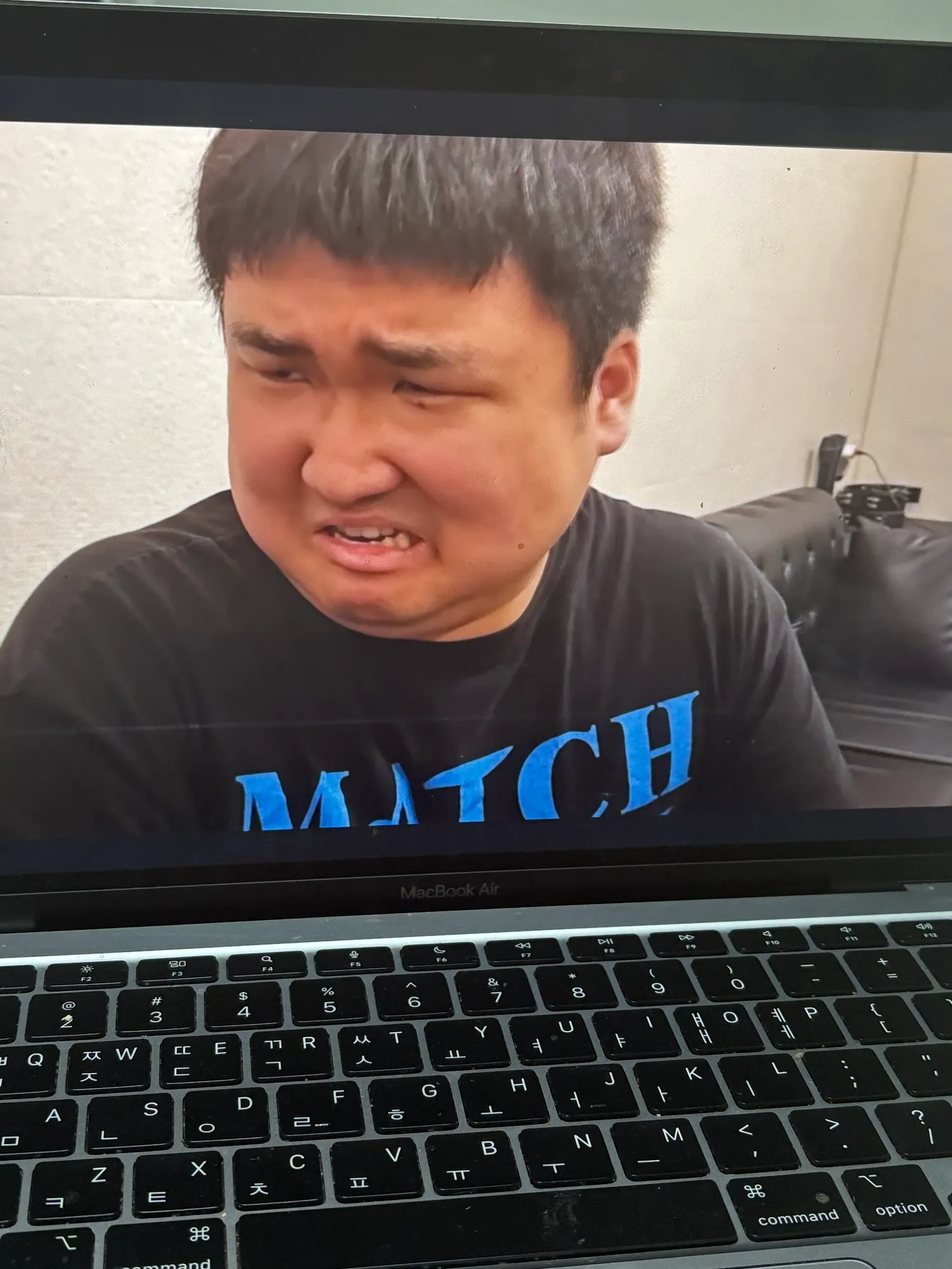 아 씟팔 다른건 다 괜찮았는데 ㄹㅇ 역겹네 나 비위 개좋은데