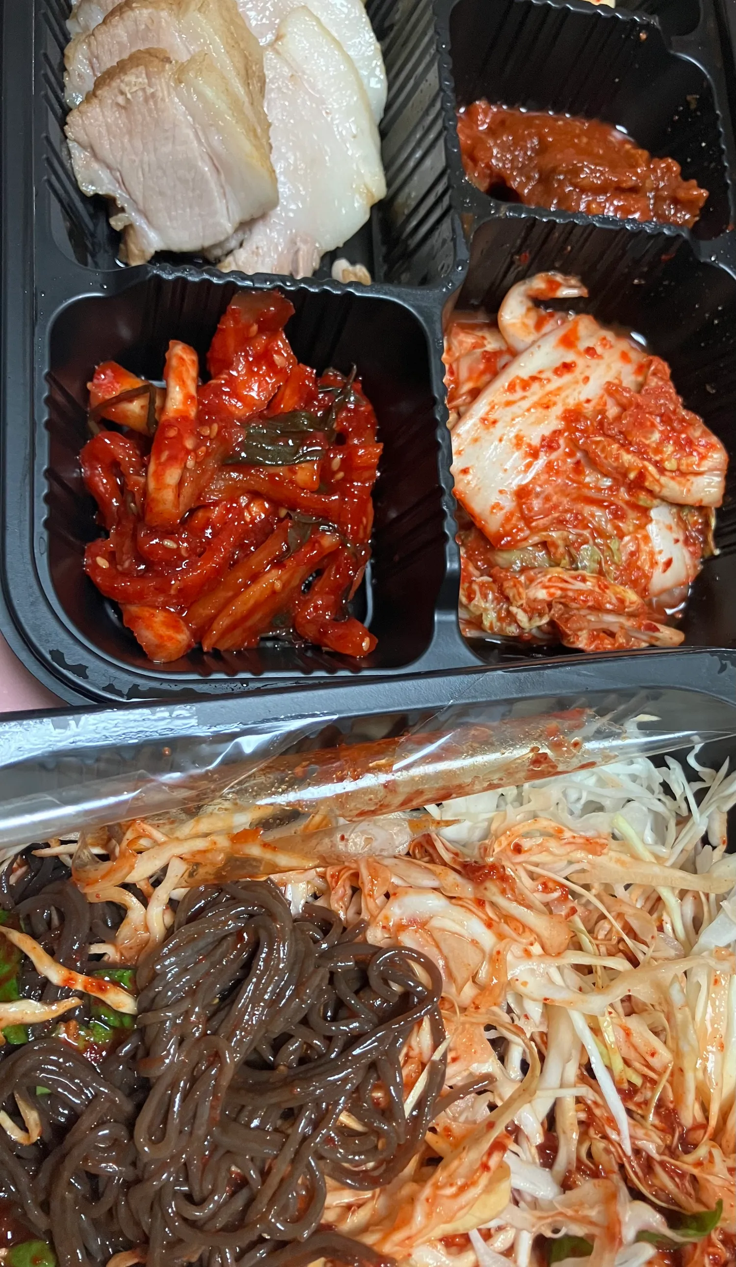 출포하고 보쌈막국수
