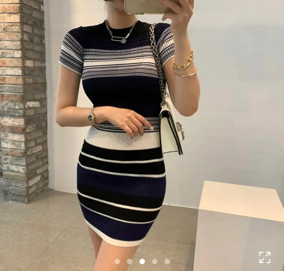 언니들 이런 옷에