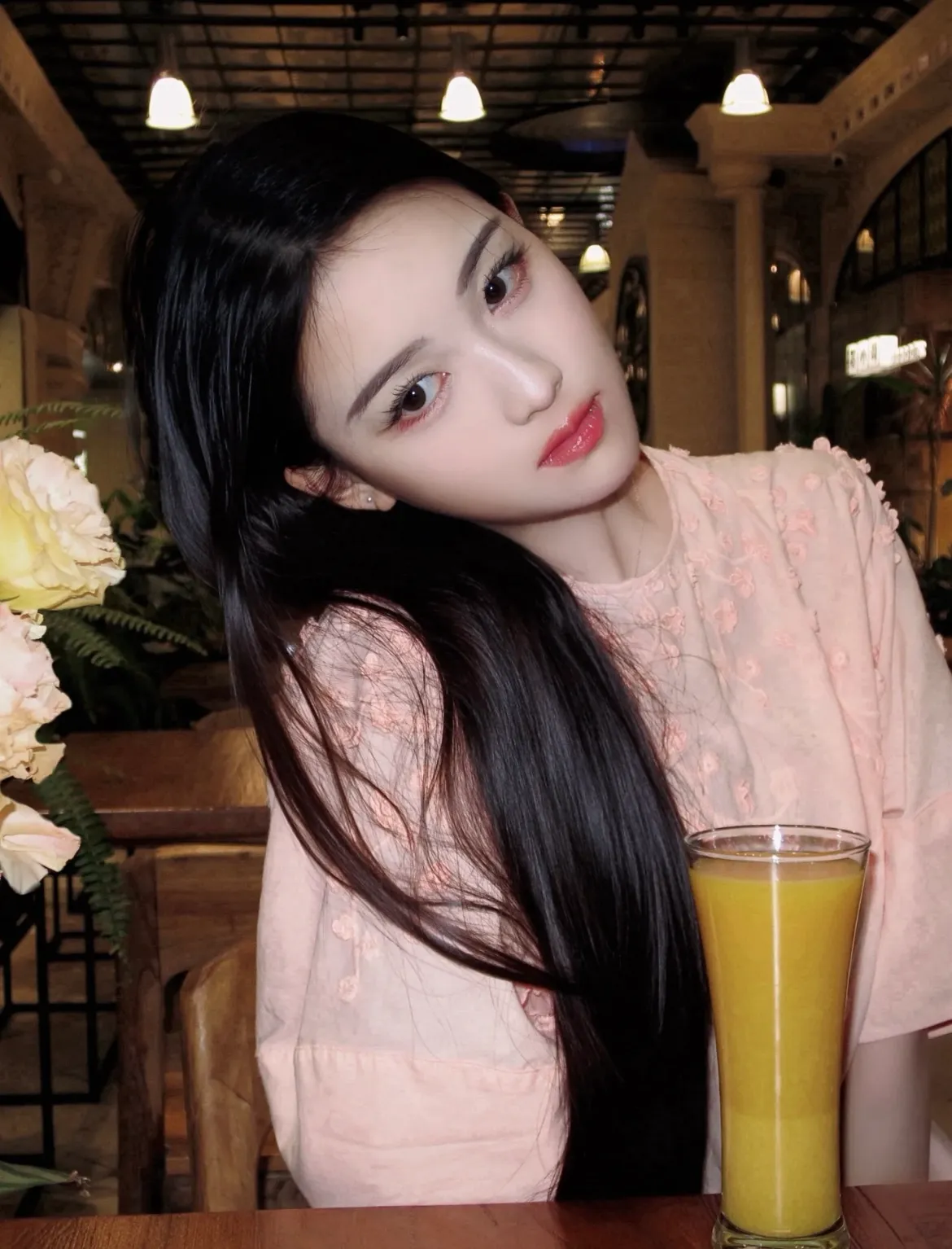 이렇게 생기려면 성형 뭐해야할까요