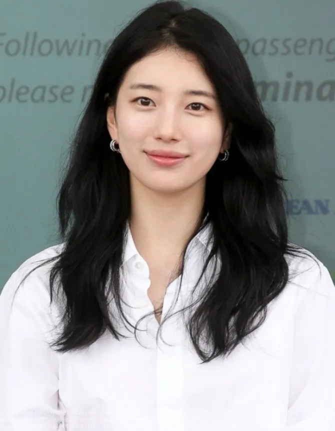 수지도 늙는구나 그래도 여전히 이쁘네