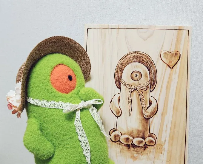 목판화 하는 분에게 인형 그려달라고 한 사람2