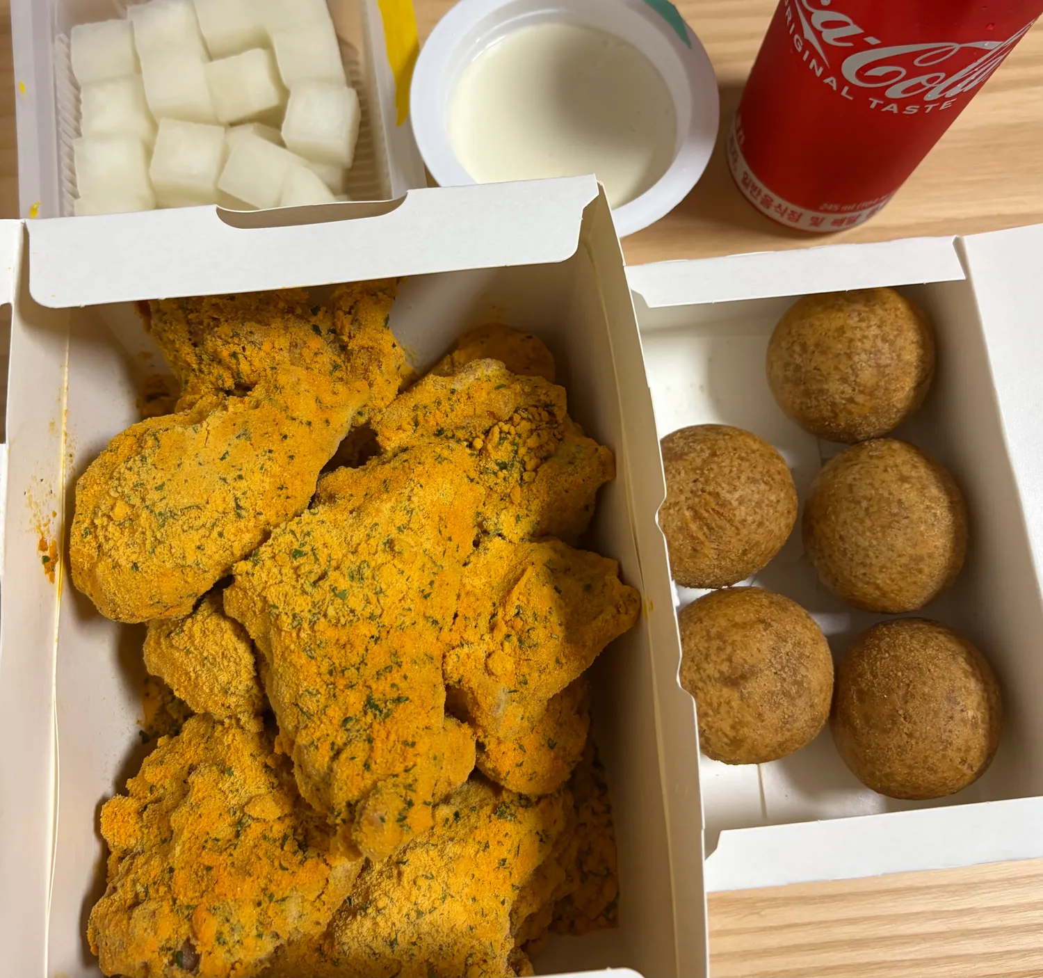뿌링클반마리에 치즈볼 먹엇어요ㅠㅠ