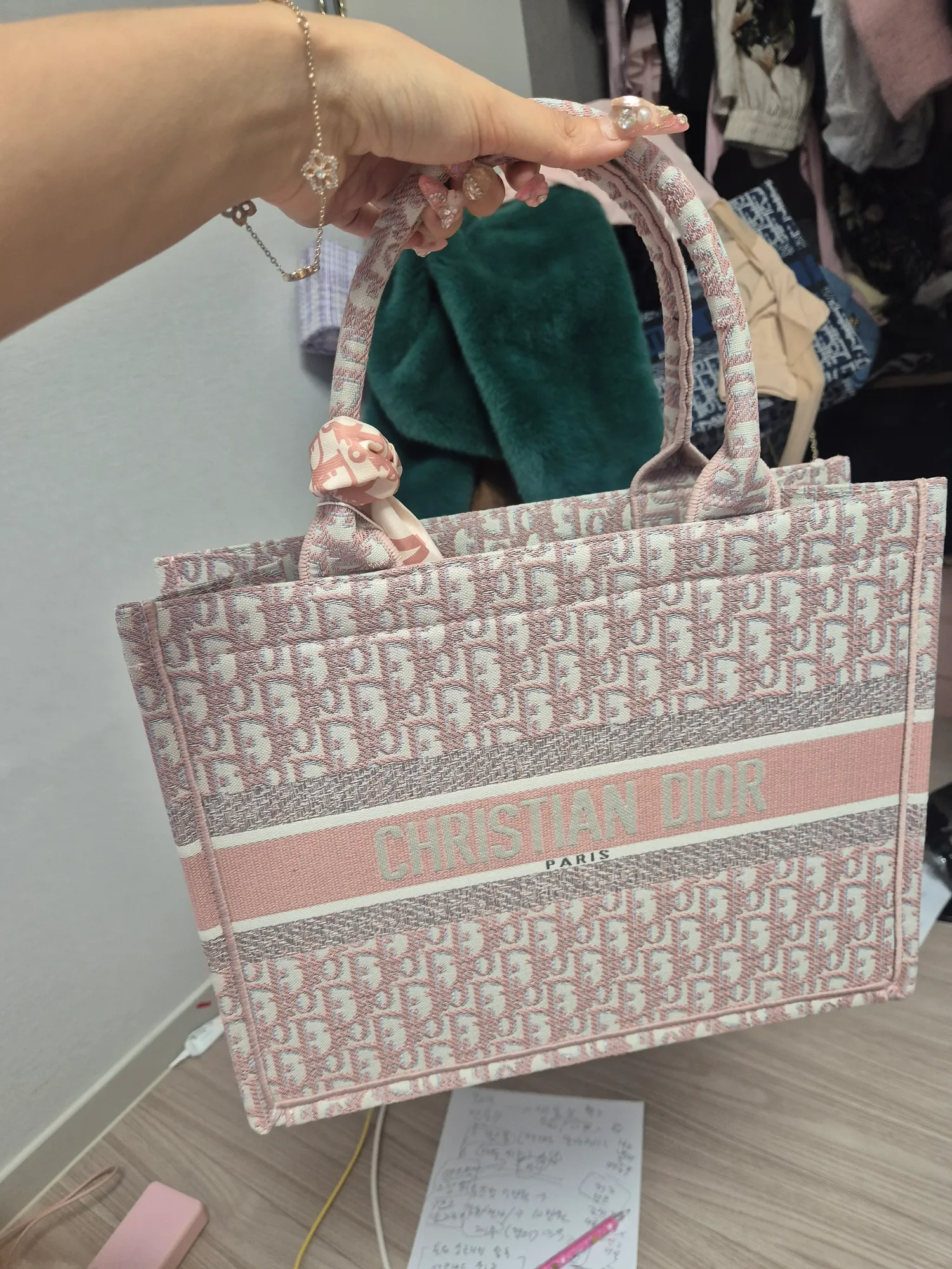 와 45000원주고 디올가방삿는데 유투브로