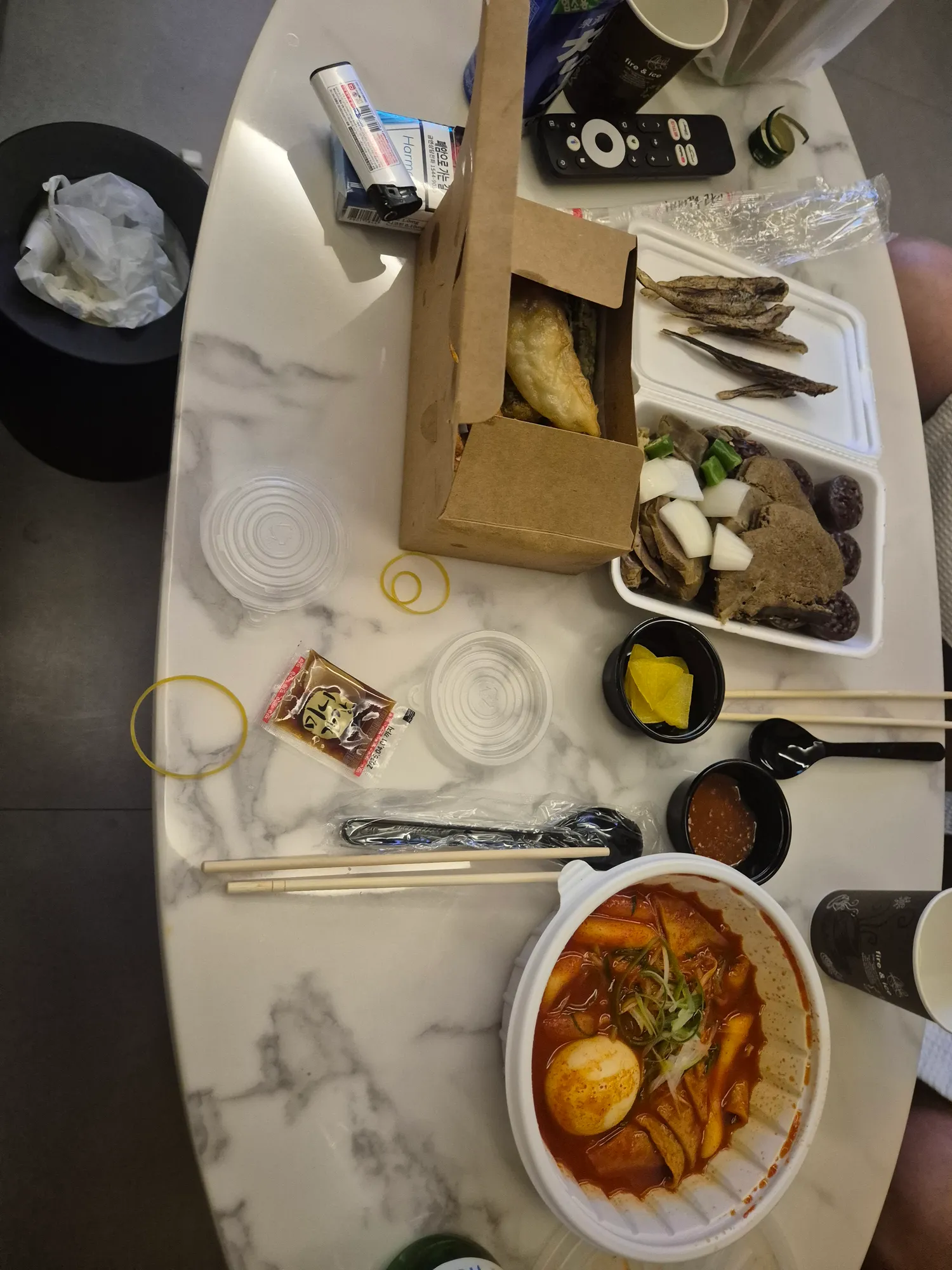 내일 왕뚜껑에 꼬김 댓글