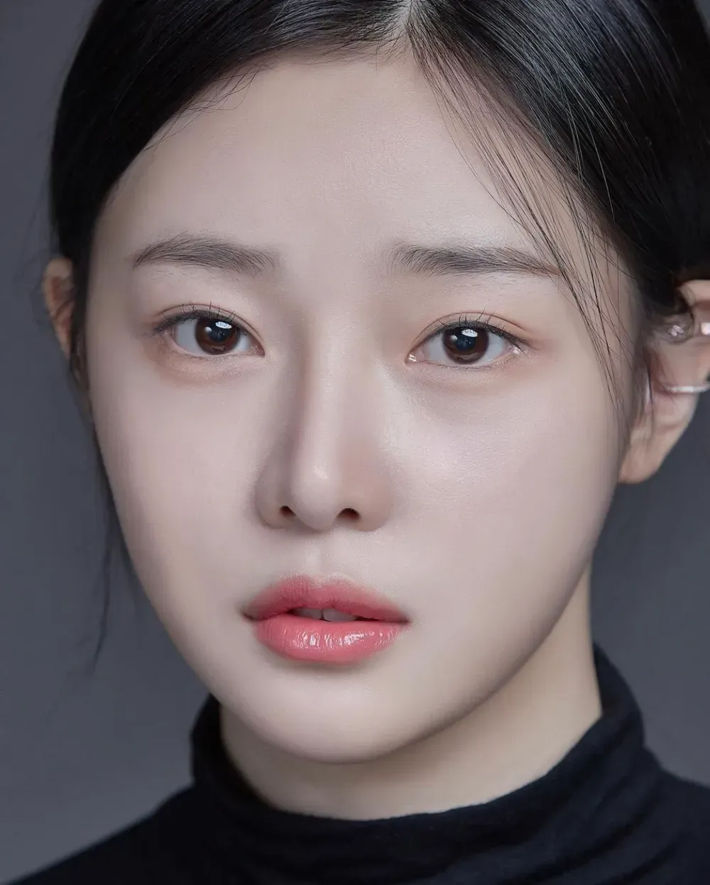이시안은 왜 성형 느낌이 강할까요?