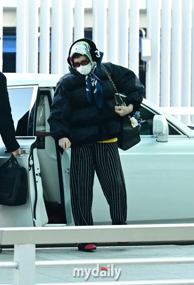 지디가 입은 샤넬 신상 패딩2